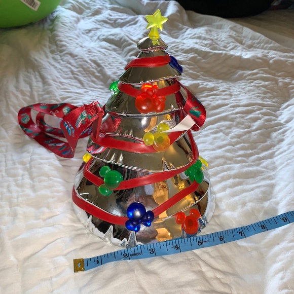 Disneyland Silver Light-Up Christmas Tree Sipper 2023 - New - Picture 3 of 8